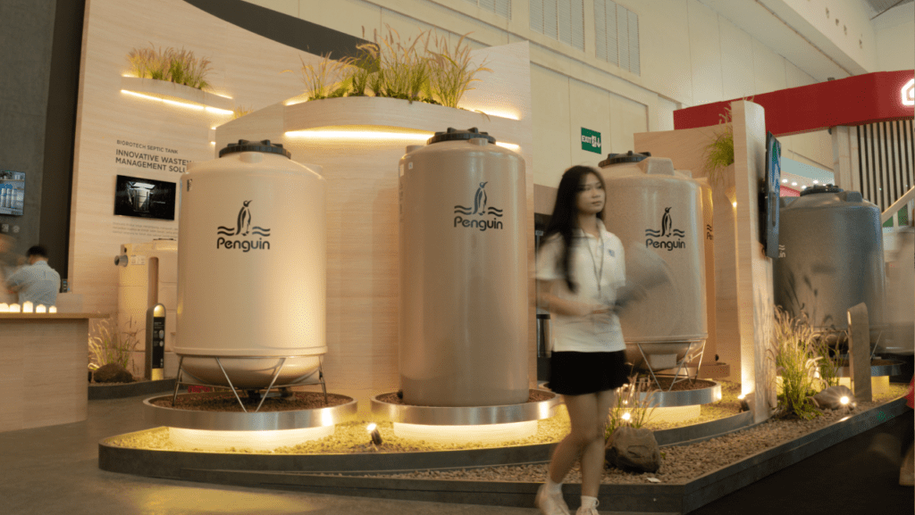 Tangki atau toren atau tandon air Penguin